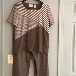 Alfred Dunner 2 piece ladies pants and top